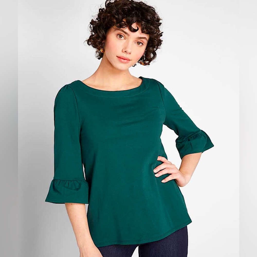 MODCLOTH Spiffed-Up Sunday Pullover. Size Med.